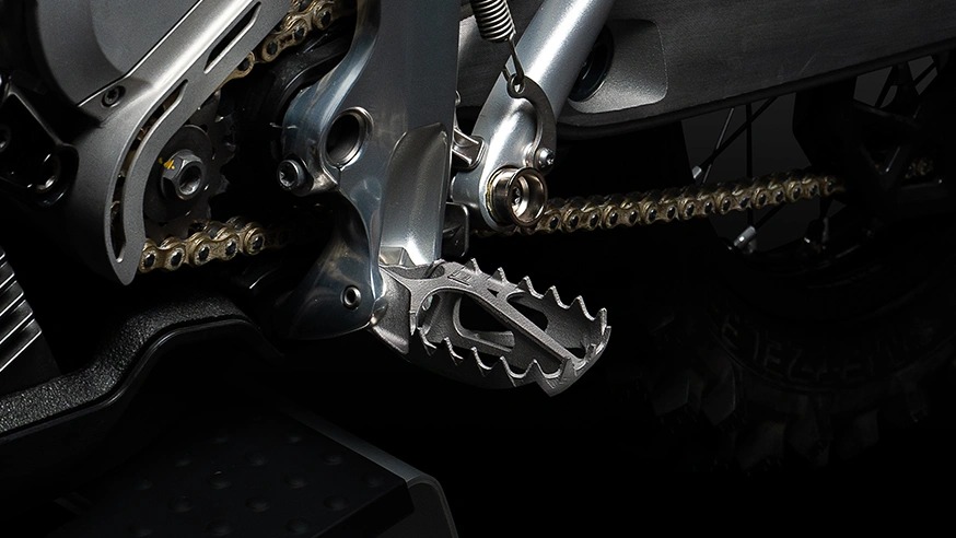 XDxgwTSP2J_SEX1_Titanium_Titanium_footpegs.jpg
