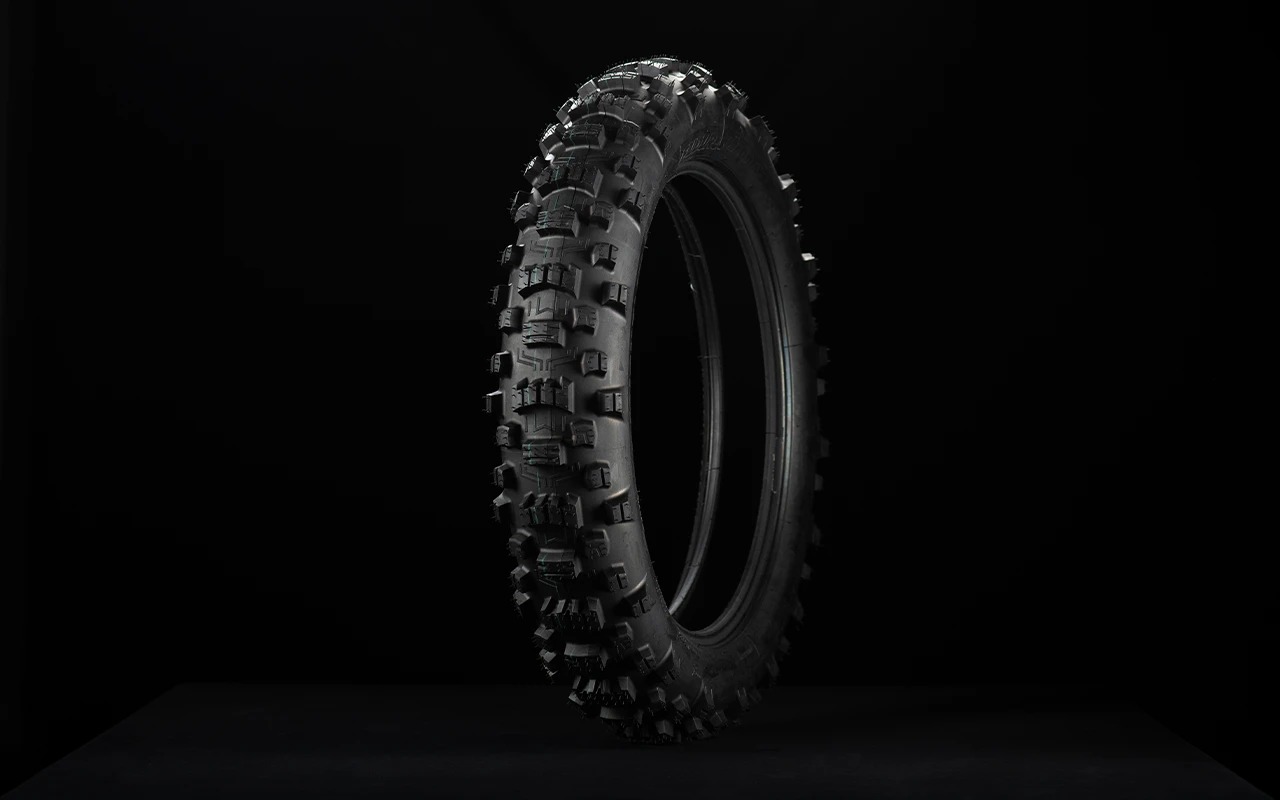 YJXPkH0xpB_michelinenduro2rear.jpg