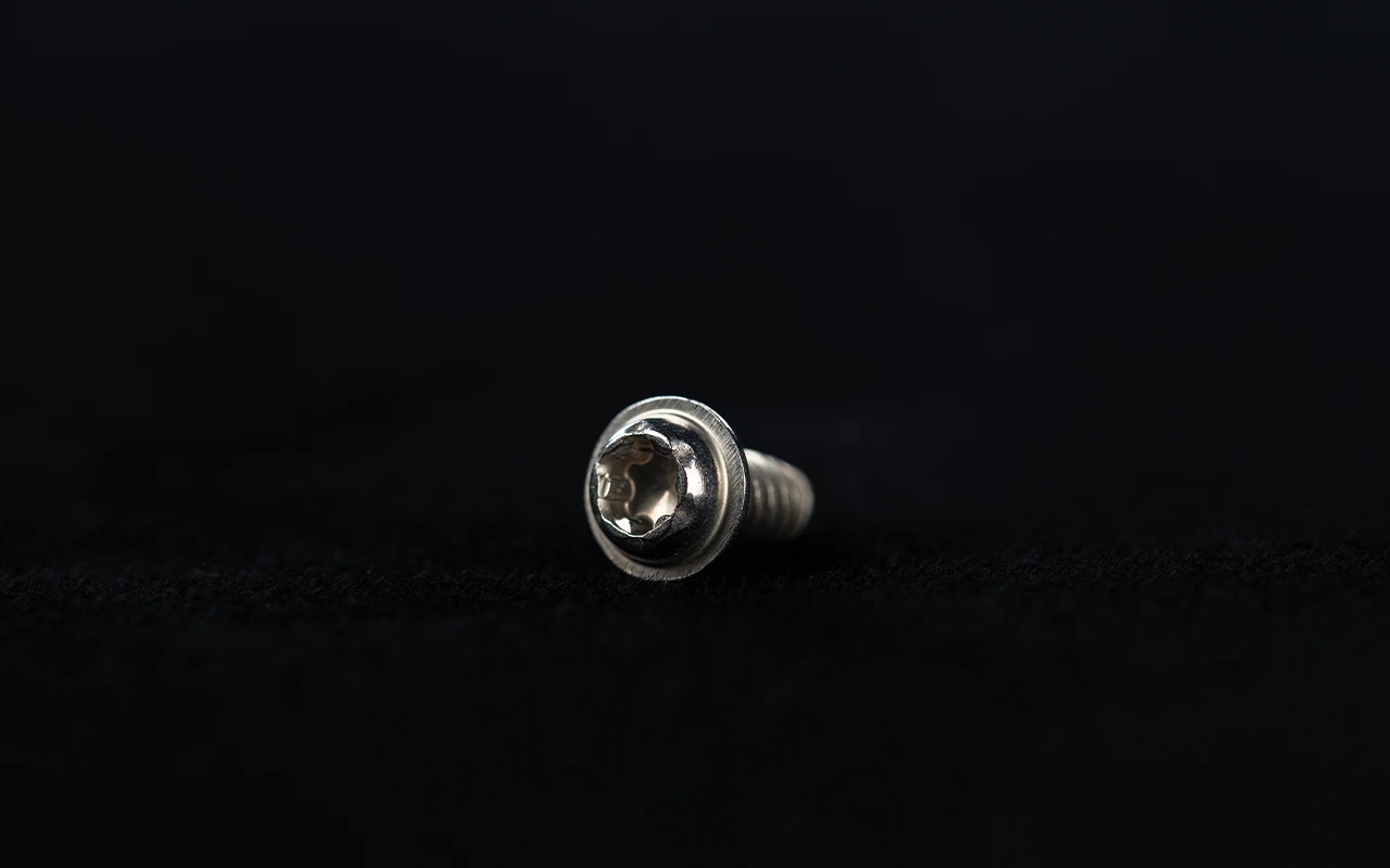 ZLCxSBhknG_licenseplatelightbolt.jpg