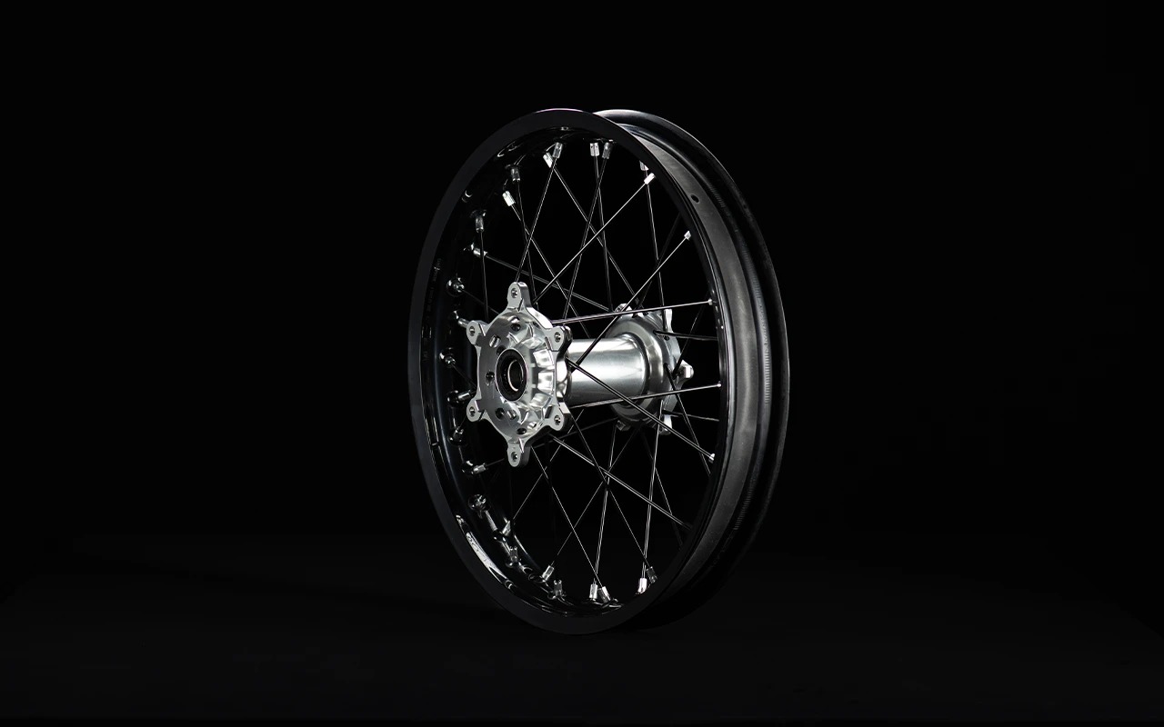 zlVxRBS6yF_rearwheel.jpg