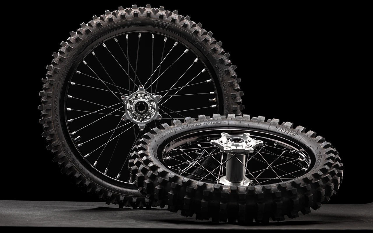 8KHKdR1vq7_Wheels.jpg